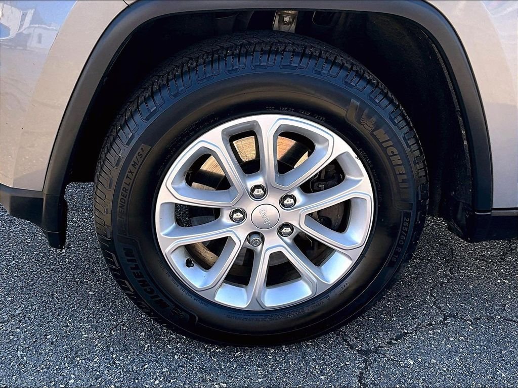 Used 2021 Silver Jeep Laredo E image 7