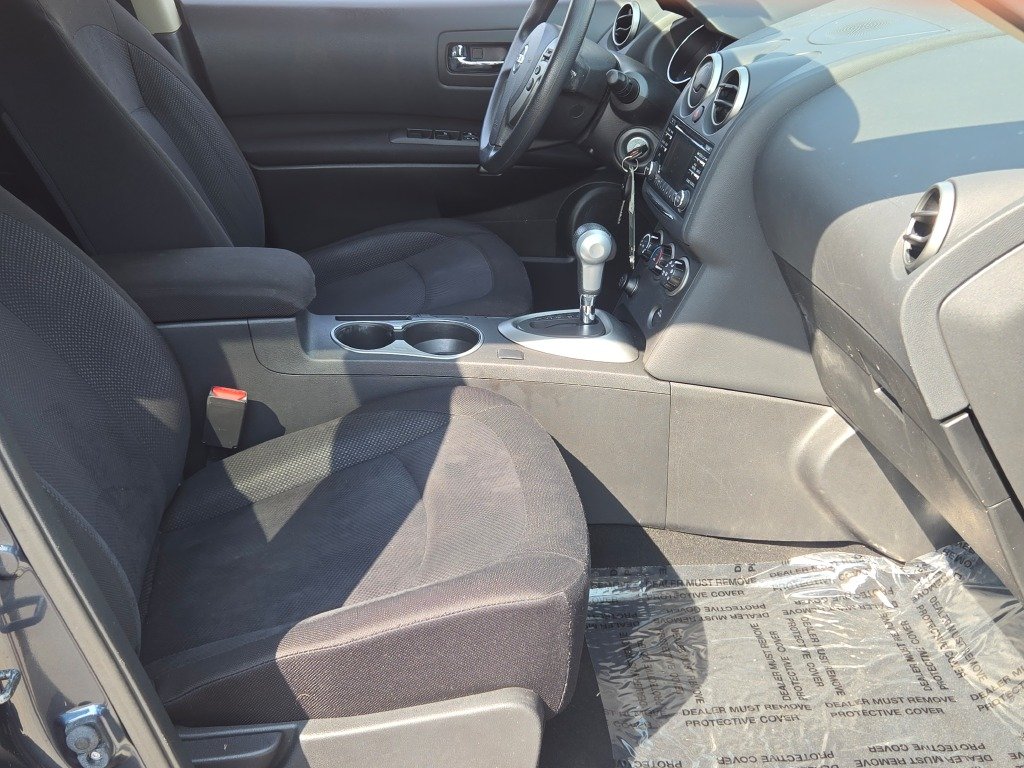 Used 2015 Blue Nissan S image 4