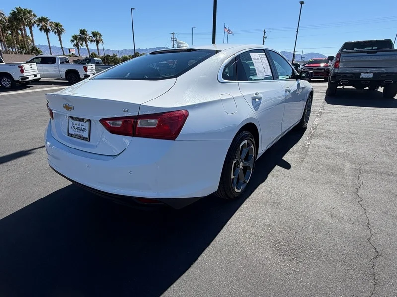 Used 2024 Summit White Chevrolet 1LT image 3