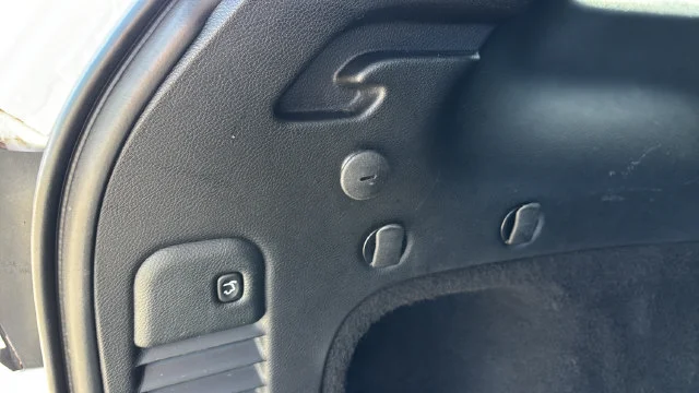 Used 2018 White Jeep Altitude image 33
