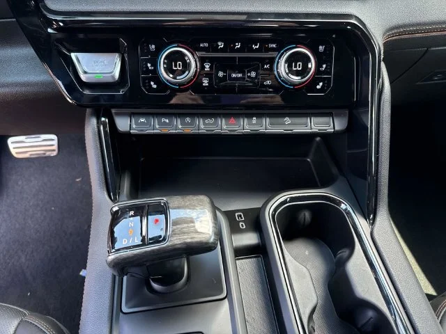 Used 2025 White GMC AT4 image 45