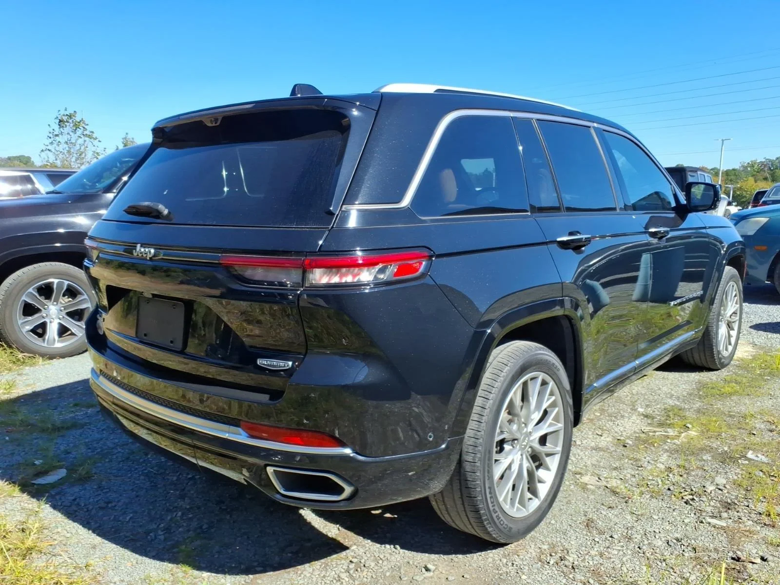 Used 2023  JEEP Summit Reserve image 11