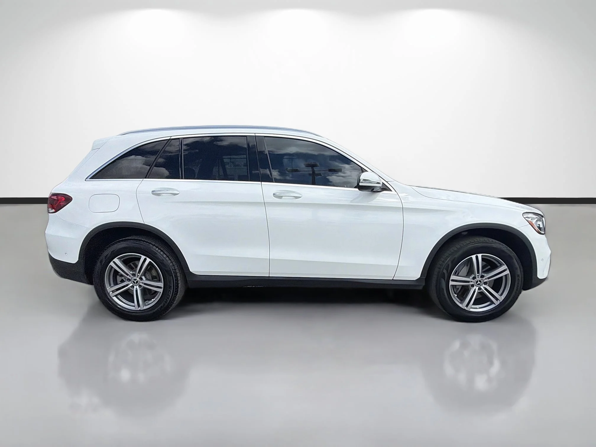 Used 2022 Polar White Mercedes-Benz GLC 300 image 2