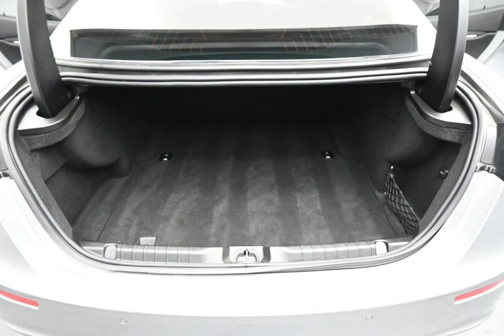 Used 2017 Silver Maserati Base image 19