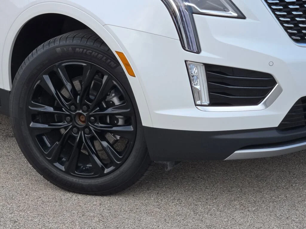 2025 Cadillac XT5 Premium Luxury - Photo 3