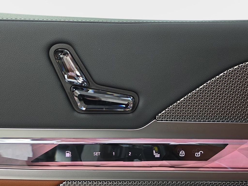 2026 BMW 7 Series 750e - Photo 28