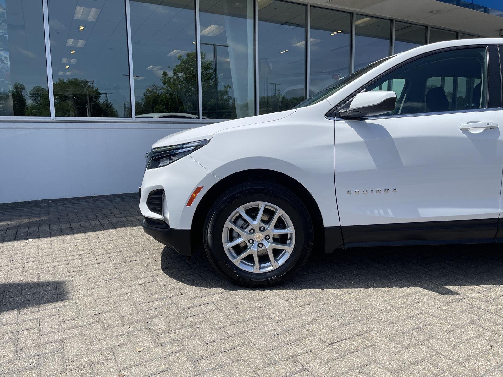 Used 2024 Summit White Chevrolet LT image 9