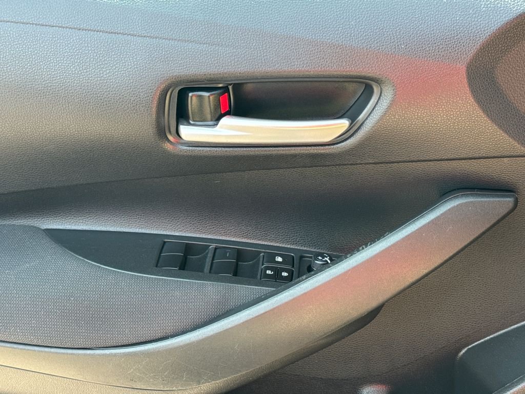 Used 2020  Toyota LE image 33