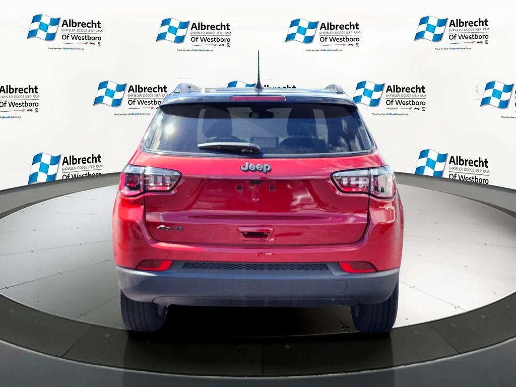 New 2026 Red Hot Pearl-Coat Exterior Paint Jeep Limited image 4