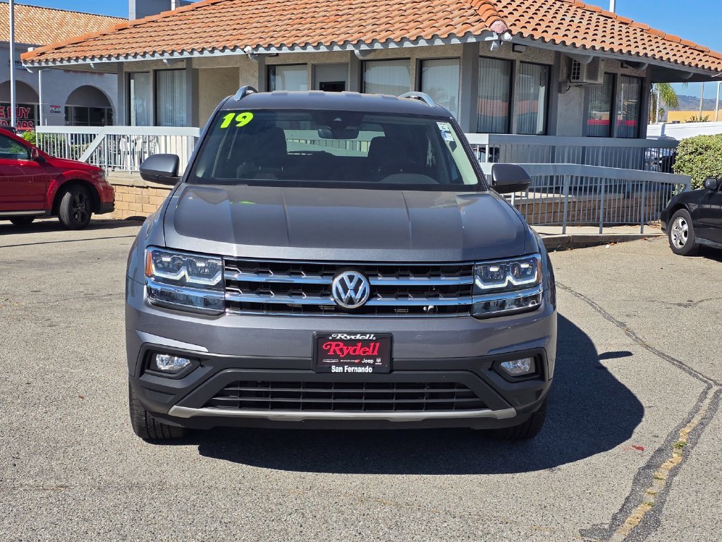 Used 2019 Volkswagen Atlas SE w/Tech with VIN 1V2WR2CA2KC611518 for sale in San Fernando, CA
