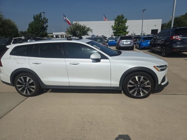 Used 2021 White Volvo T5 image 2