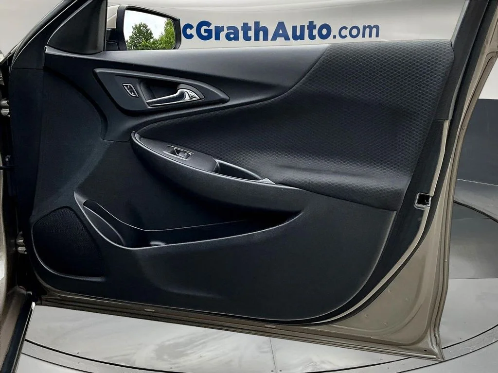 Used 2023 Gray Chevrolet LT image 29