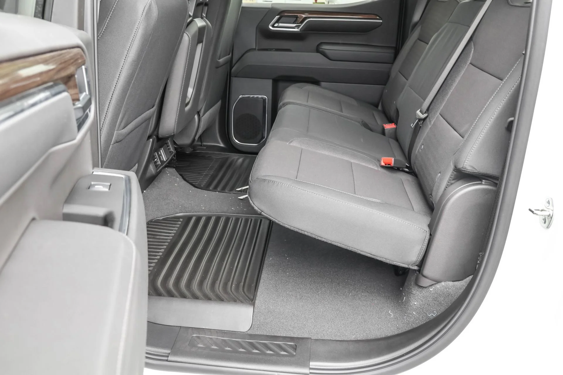 New 2025 Summit White Chevrolet LT (2FL) image 35