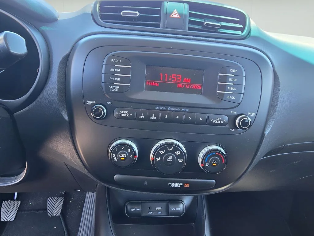 Used 2015 Latte Brown Kia Base image 16