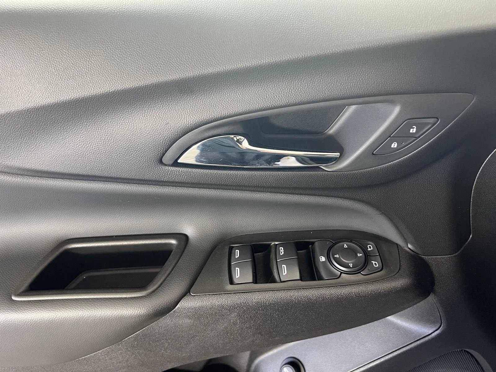 Used 2024 Summit White Chevrolet LT image 7