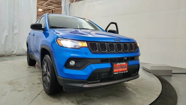 New 2026 Hydro Blue Pearl-Coat Exterior Paint Jeep Latitude image 14