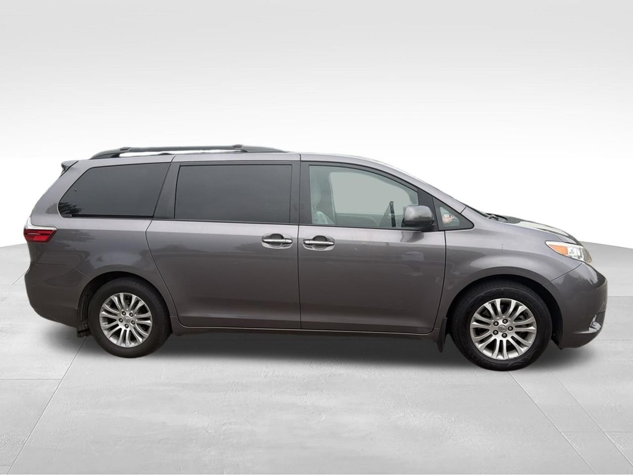 Used 2015 Gray Toyota XLE image 4