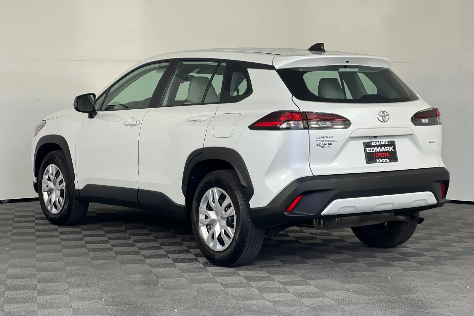 Certified Used 2026 Wind Chill Pearl Toyota L image 5