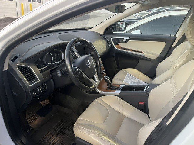 Used 2017 Ice White Volvo Inscription image 4