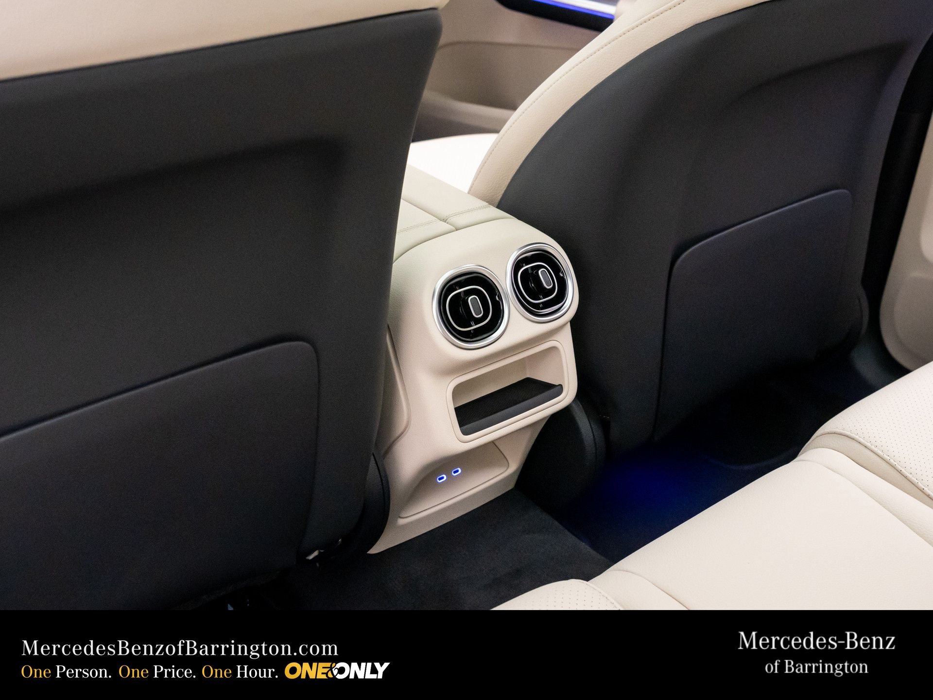 New 2026 MANUFAKTUR Moonlight White Metallic Mercedes-Benz GLC 300 image 19