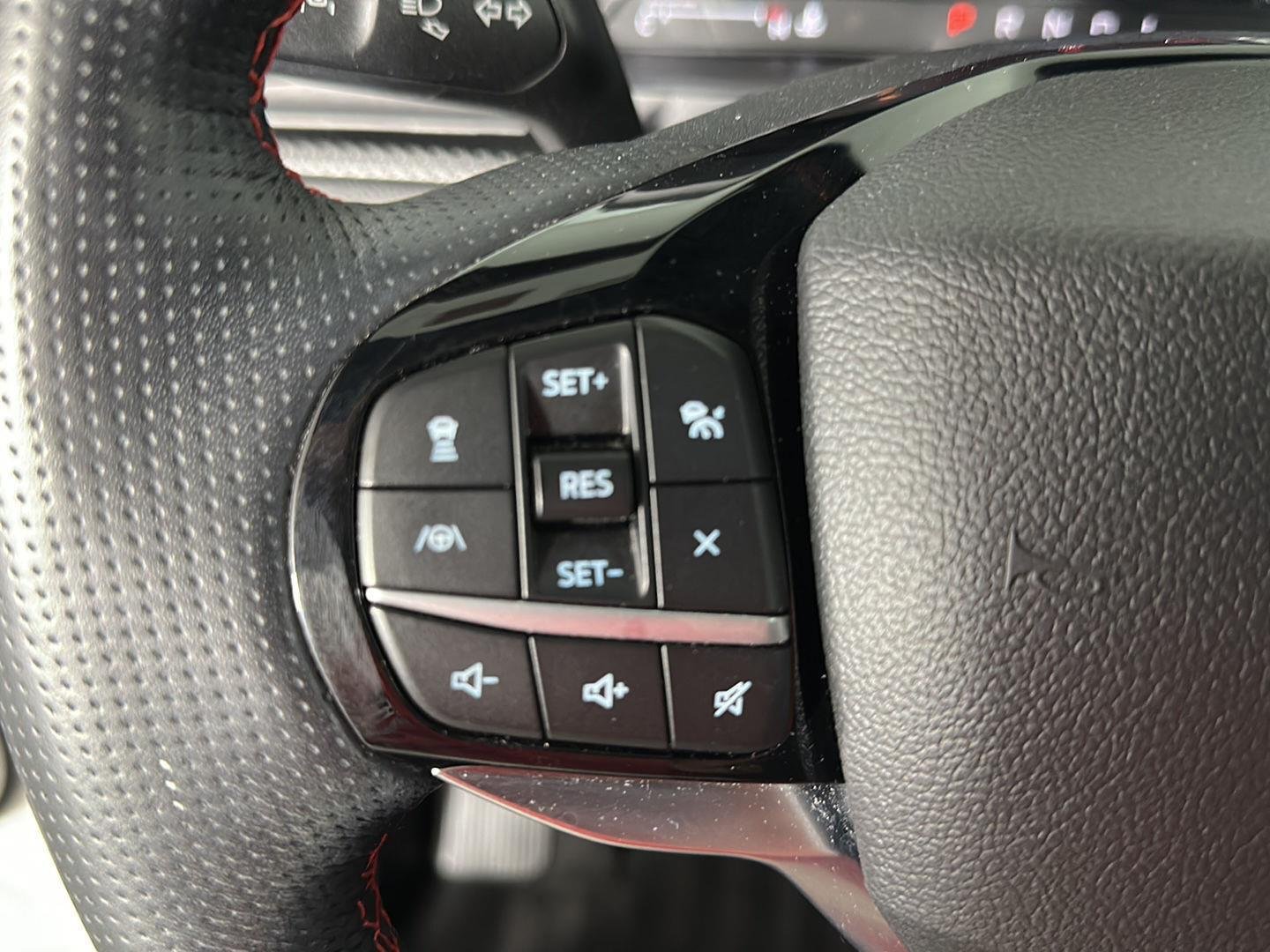 Used 2022 Star White Metallic Tri-Coat Ford ST-Line image 26