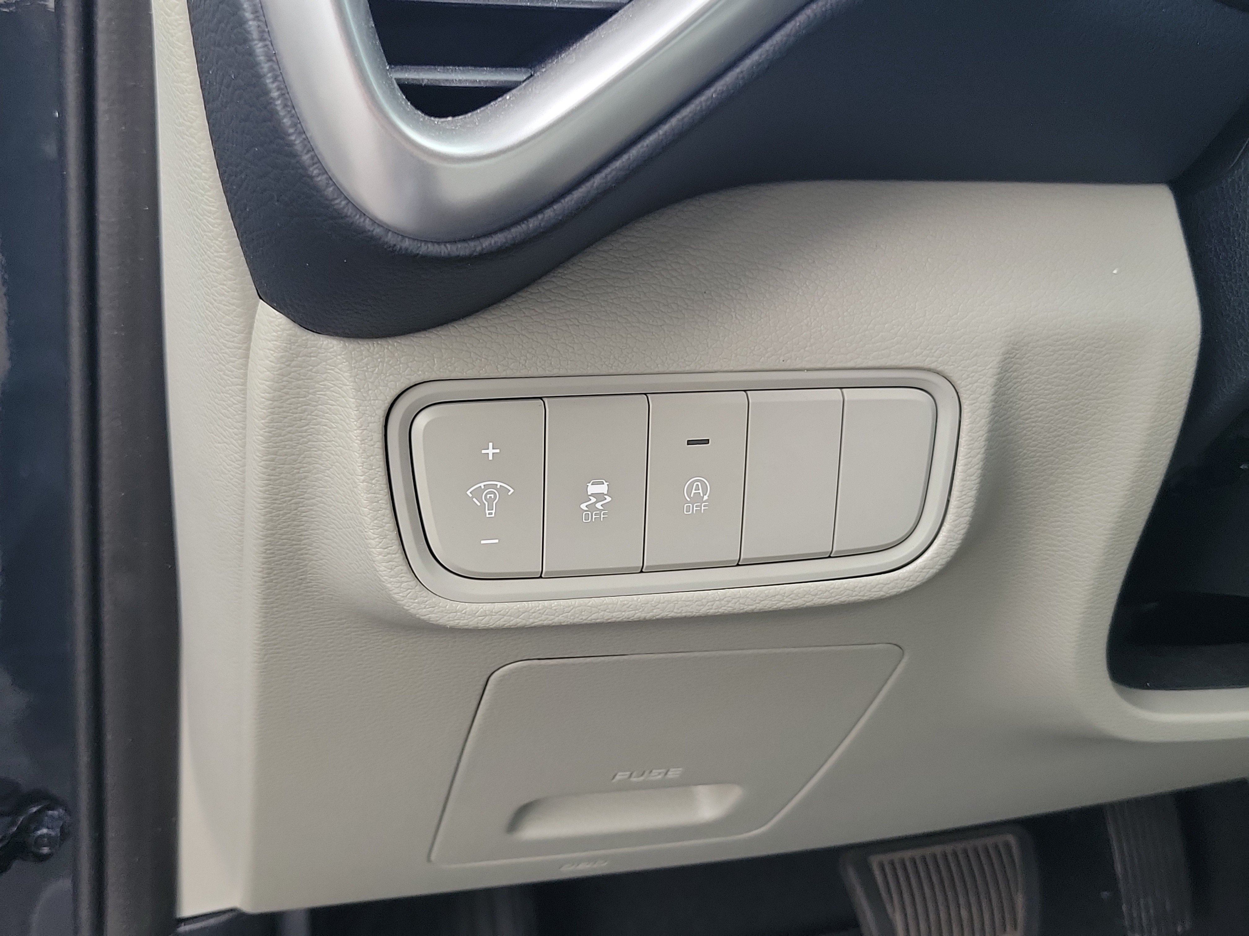 Used 2025 Gravity Gray Kia LX image 18