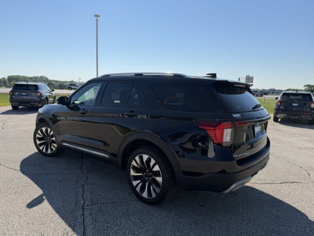 Used 2025 Black Metallic Ford Platinum image 5
