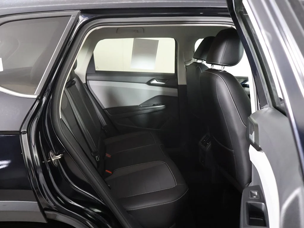 Used 2022 Black Volkswagen 1.5T SE image 30