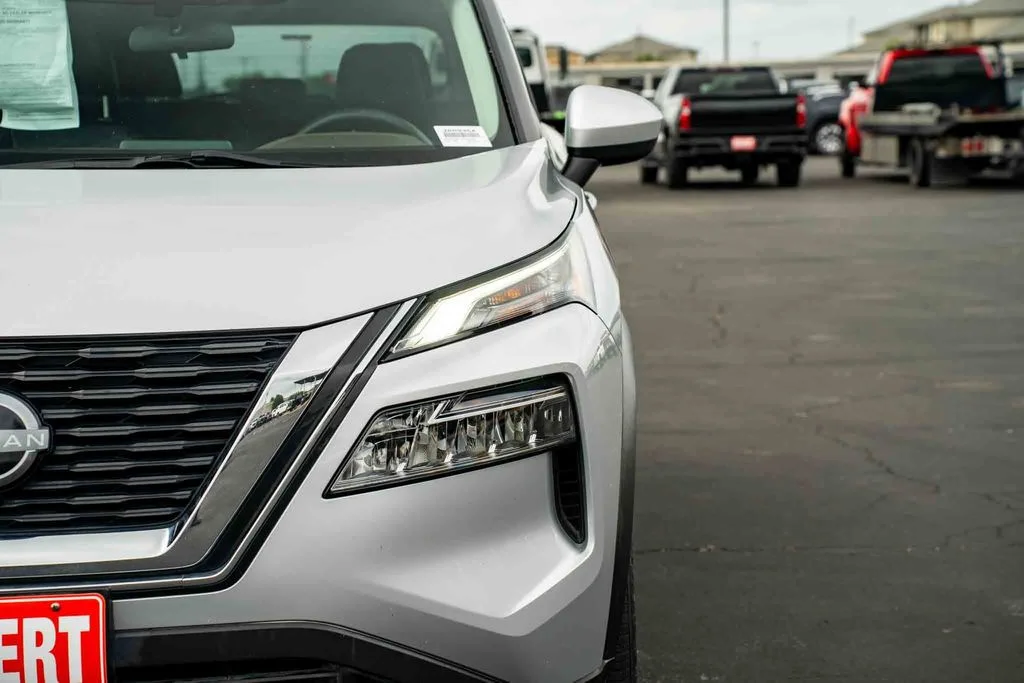 Used 2023 Silver Nissan SV image 8