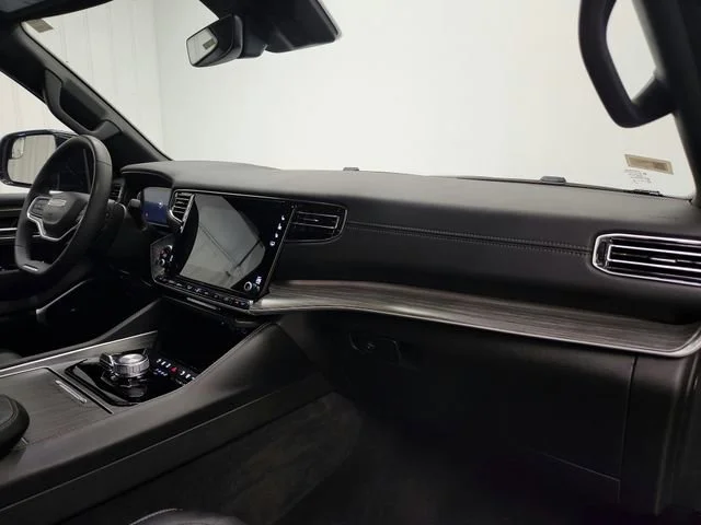 2024 Jeep Wagoneer L Series II - Photo 37