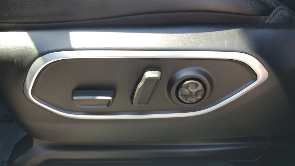 Used 2024 White Jeep Series II image 25