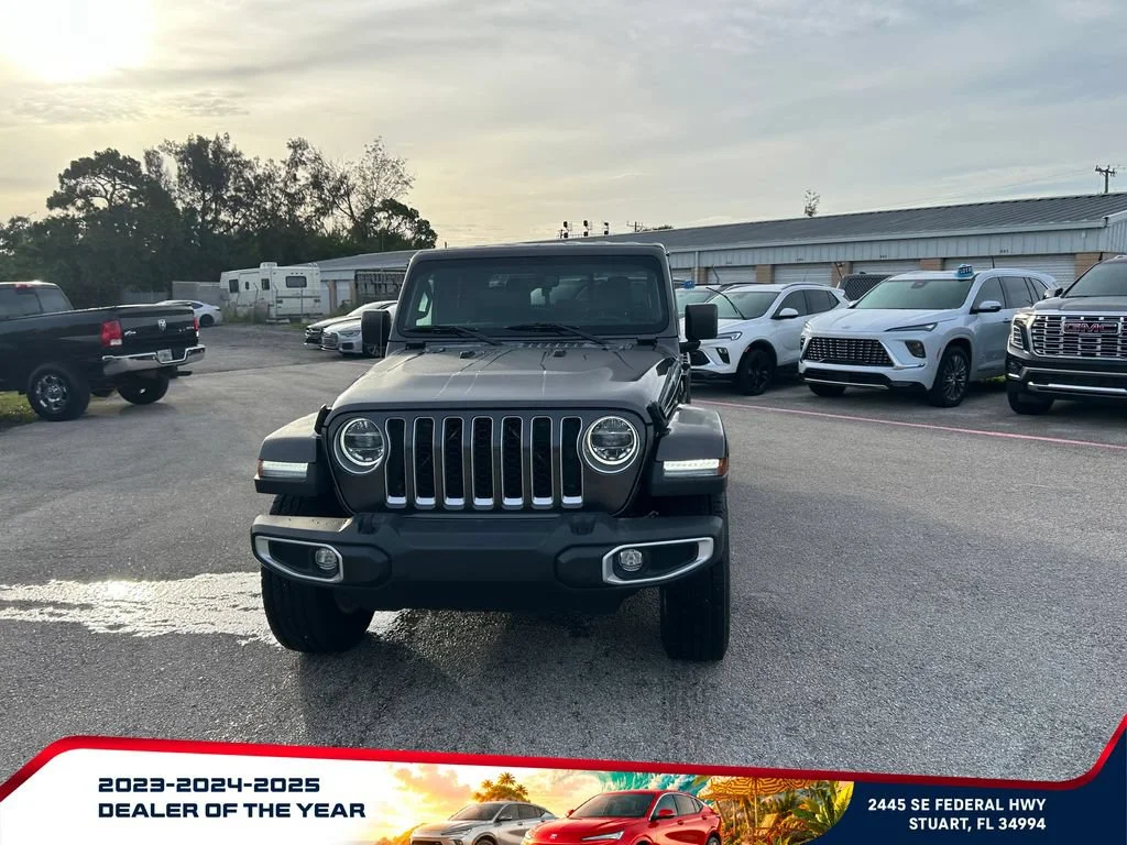 Used 2022 Gray Jeep Overland 4x4 image 2