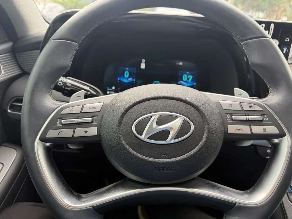 Used 2023 Black Hyundai Limited image 18