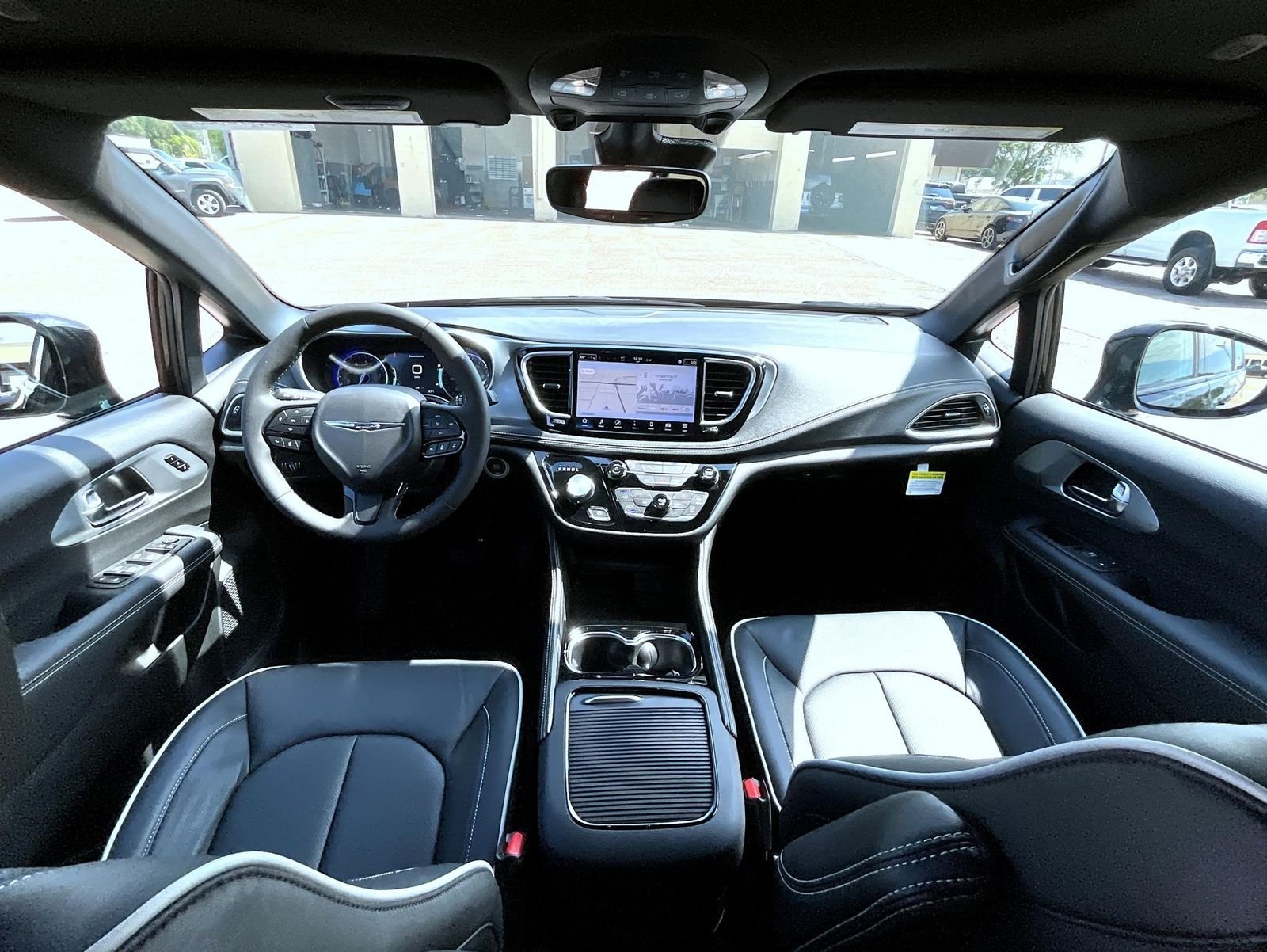 New 2026 Diamond Black Crystal Pearl-Coat Exterior Paint Chrysler Limited image 13
