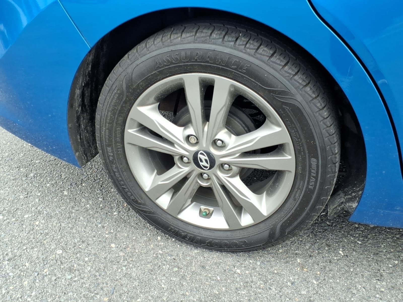 Used 2017 Electric Blue Hyundai SE image 10