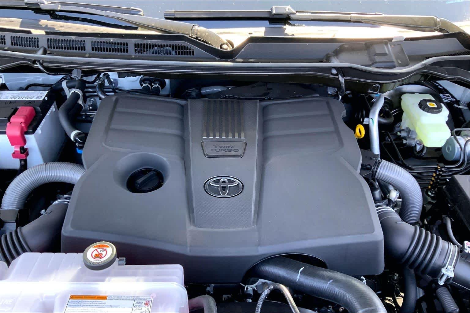 New 2026 Wind Chill Pearl Toyota Platinum image 16