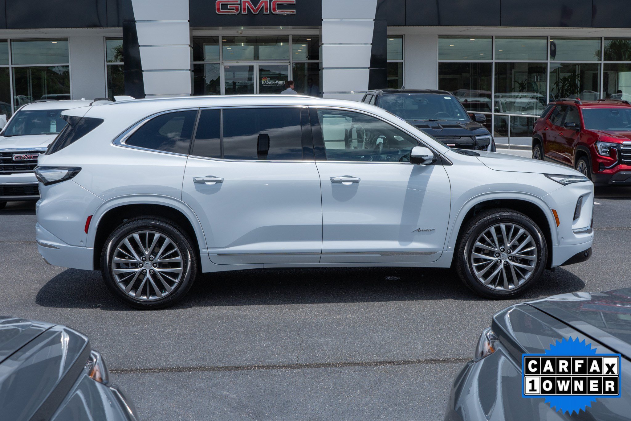 Certified Used 2026 Iridescent White Tricoat Buick Avenir image 2