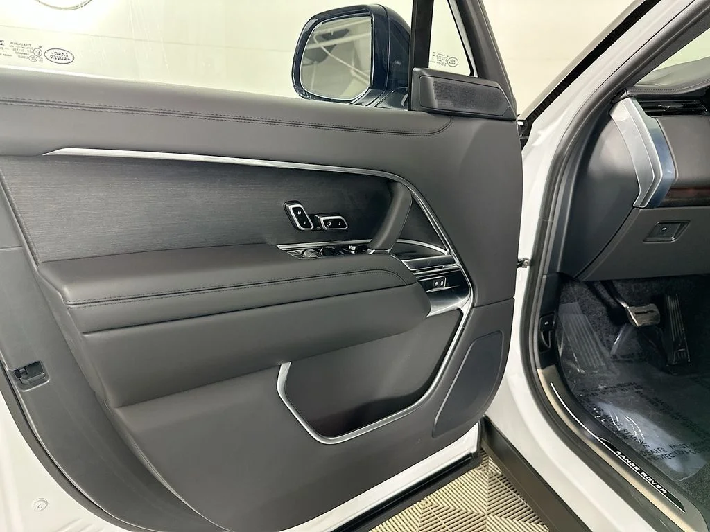 Certified Used 2025 Fuji White Land Rover SE image 22