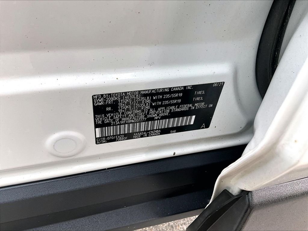 Used 2021 White Toyota XLE Premium image 36