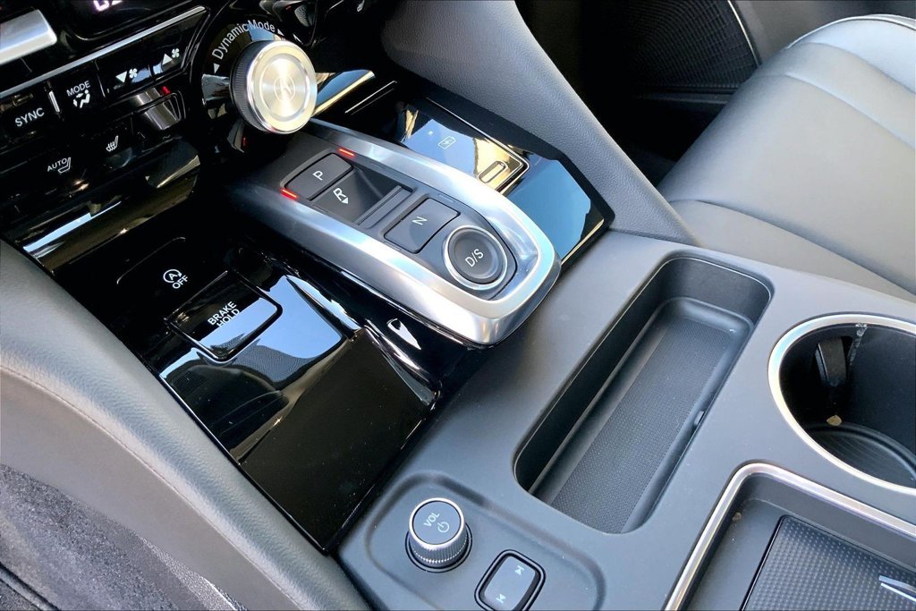 Used 2025  Acura Base image 18