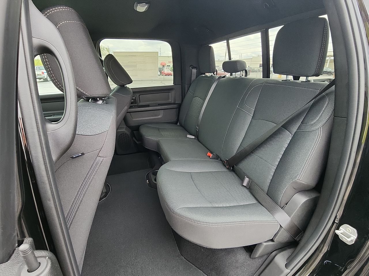New 2026 Diamond Black Crystal Pearl-Coat Exterior Paint RAM Tradesman image 22