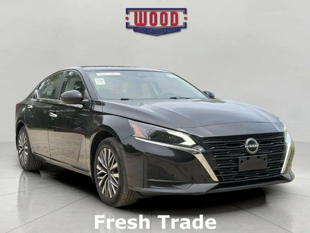 Used 2023 Super Black Clearcoat Nissan 2.5 SV image 1