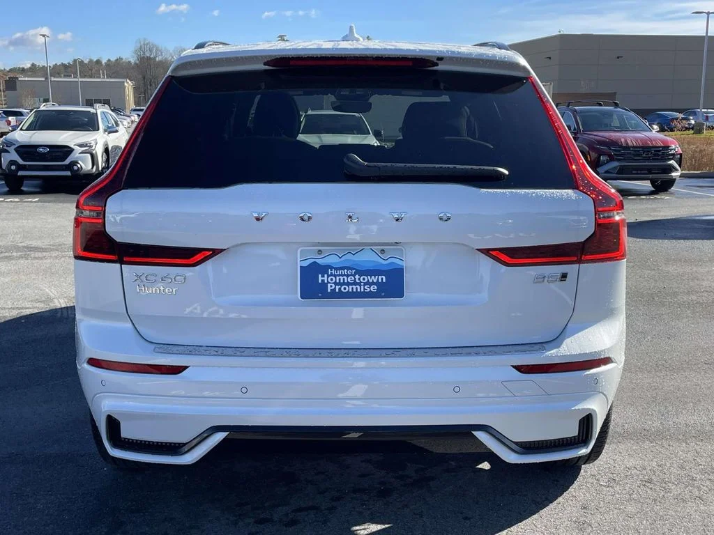 New 2026 Crystal White Volvo Plus image 26