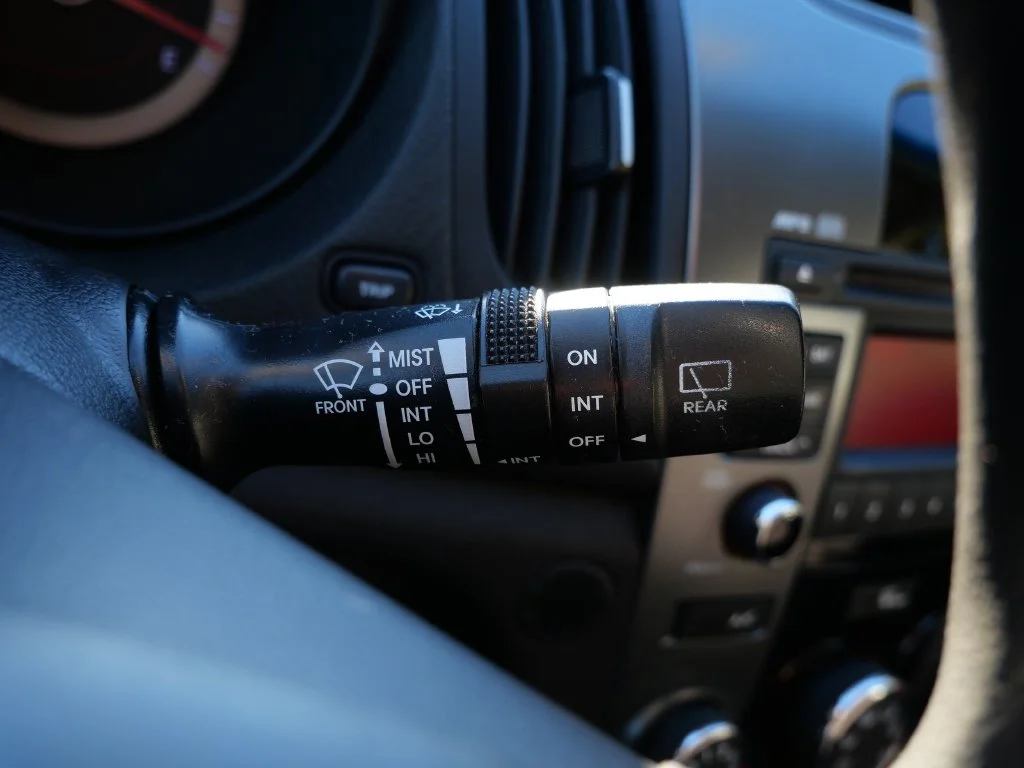 Used 2013 Silver Kia EX image 25