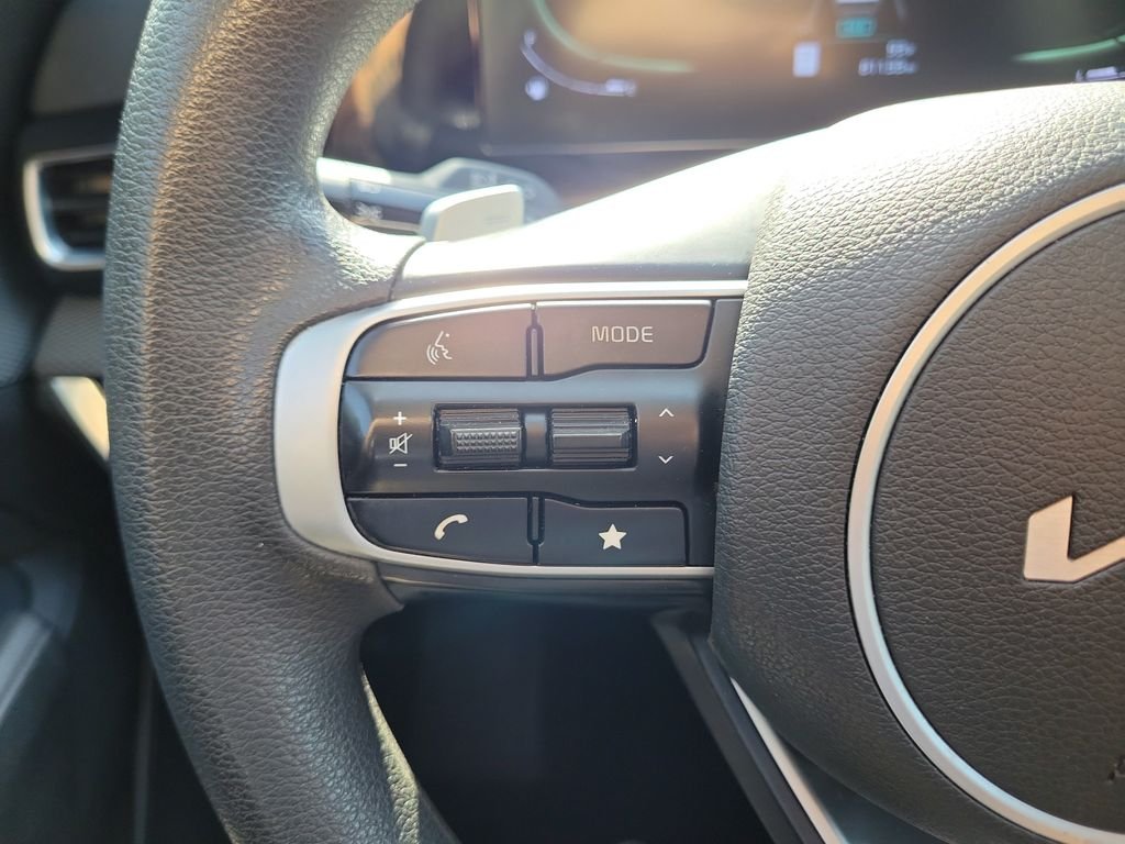 Used 2023 Fusion Black Kia LX image 27