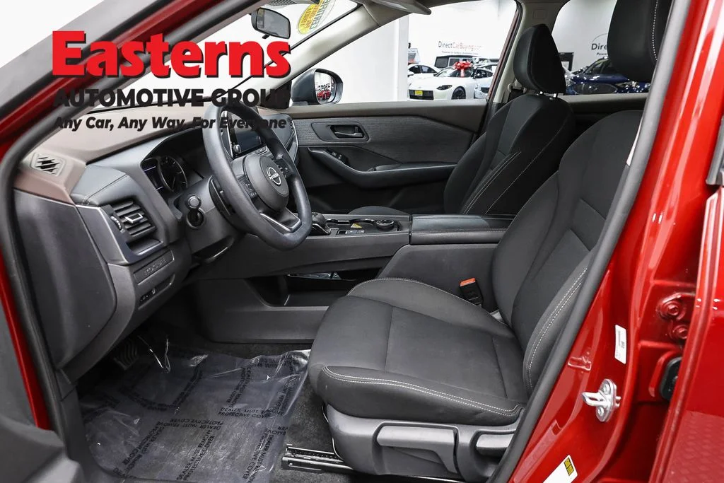 Used 2023 Red Nissan S image 14