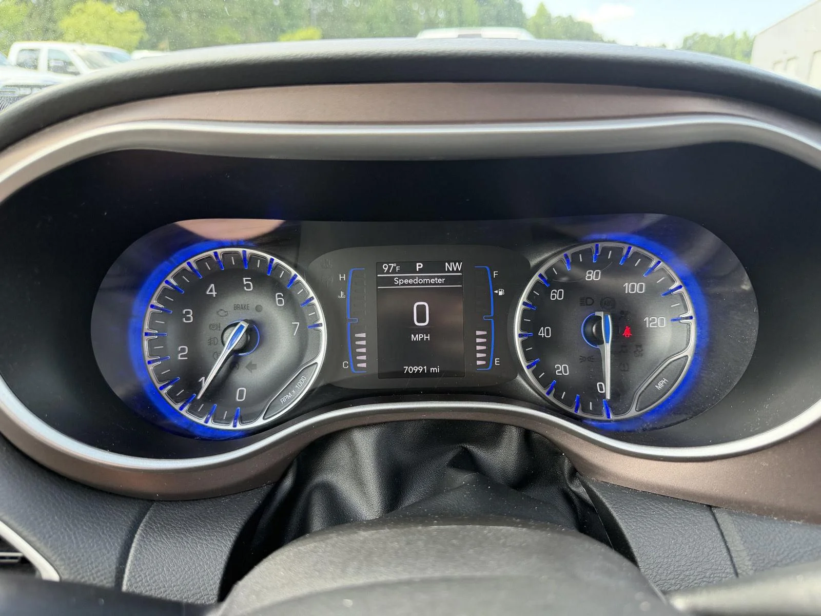 Used 2023 Silver Mist Clearcoat Chrysler LX image 9
