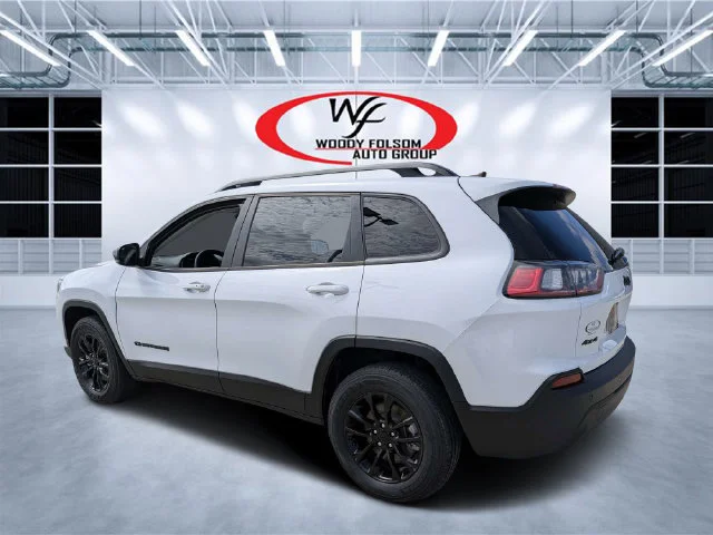 Used 2023 White Jeep Altitude image 5