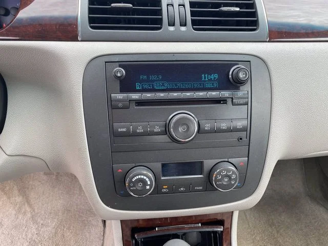 Used 2008 Silver Buick CXS image 6