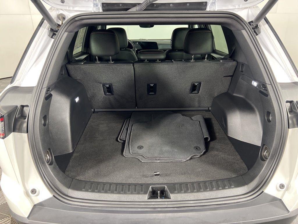 Used 2025 Pearl Chevrolet RS image 8